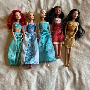 Lot of Disney dolls